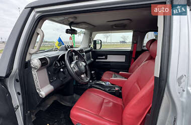 Внедорожник / Кроссовер Toyota FJ Cruiser 2008 в 
