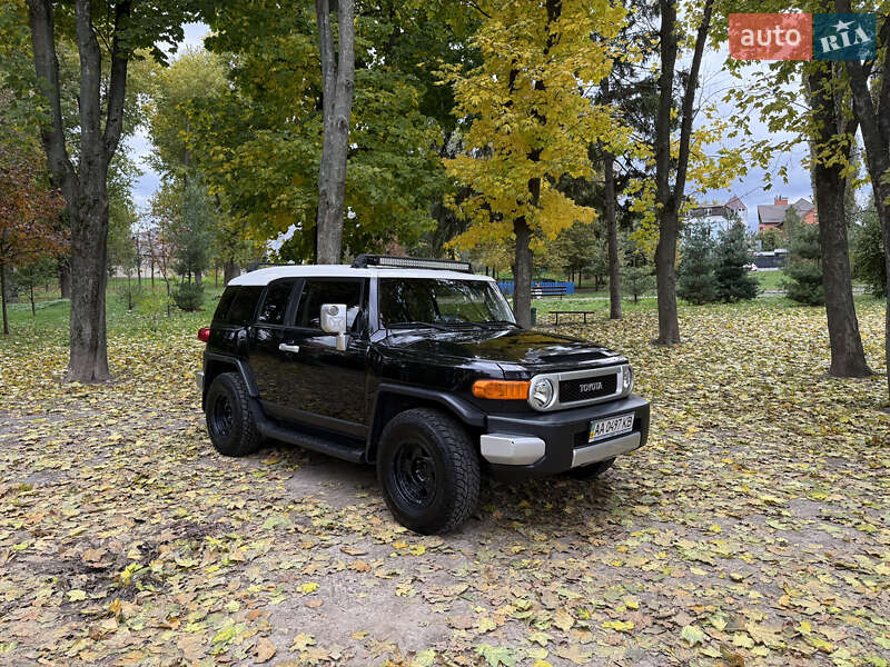 Внедорожник / Кроссовер Toyota FJ Cruiser 2008 в Киеве фото 23 Внедорожник / Кроссовер Toyota FJ Cruiser 2008 в Киеве