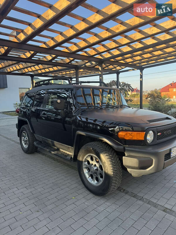 Позашляховик / Кросовер Toyota FJ Cruiser 2011 в Хмельницькому