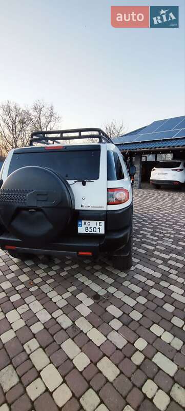 Внедорожник / Кроссовер Toyota FJ Cruiser 2014 в Тячеве