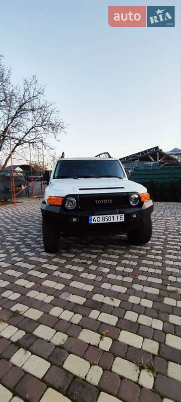 Внедорожник / Кроссовер Toyota FJ Cruiser 2014 в Тячеве