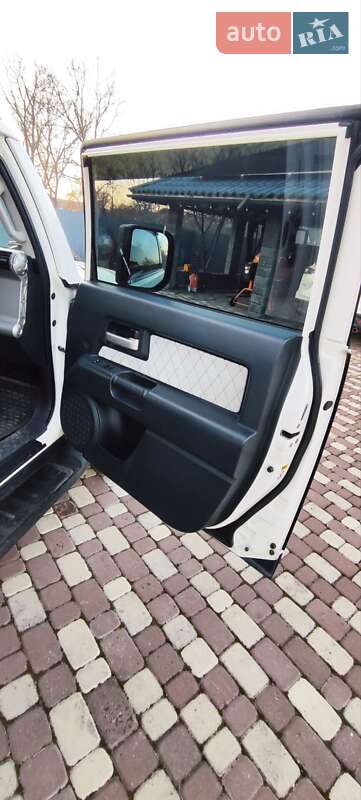 Внедорожник / Кроссовер Toyota FJ Cruiser 2014 в Тячеве