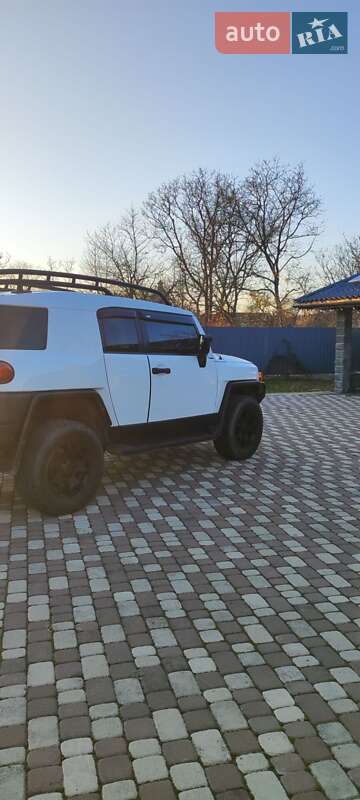 Внедорожник / Кроссовер Toyota FJ Cruiser 2014 в Тячеве