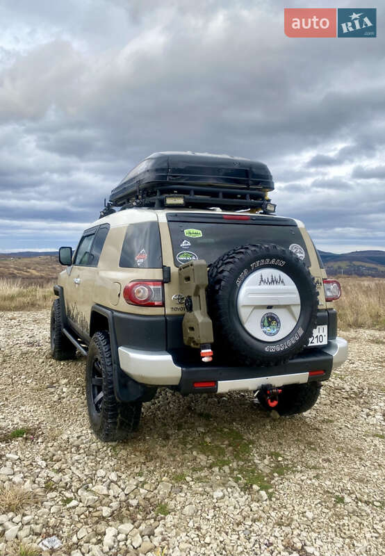 Позашляховик / Кросовер Toyota FJ Cruiser 2012 в Івано-Франківську