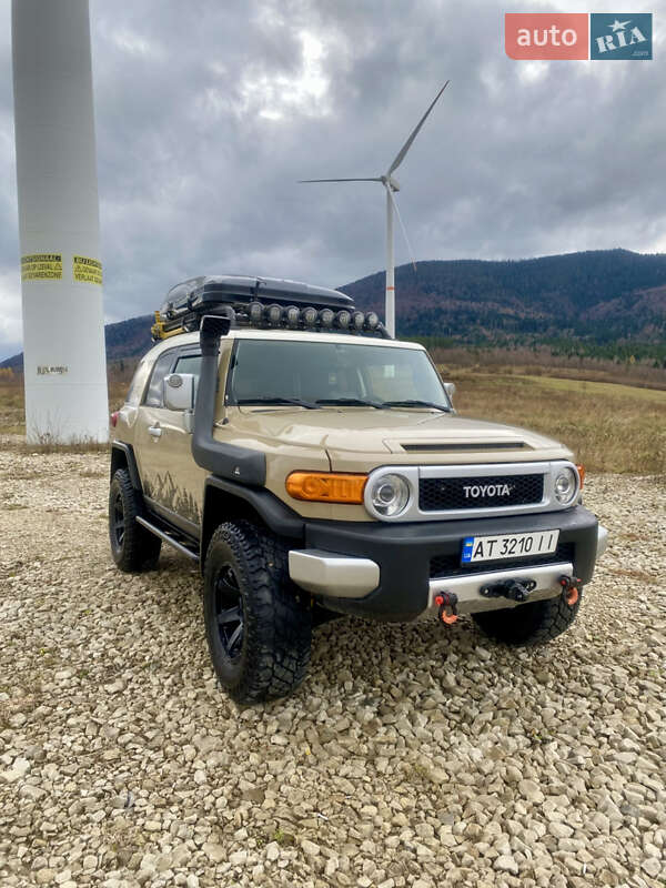 Позашляховик / Кросовер Toyota FJ Cruiser 2012 в Івано-Франківську