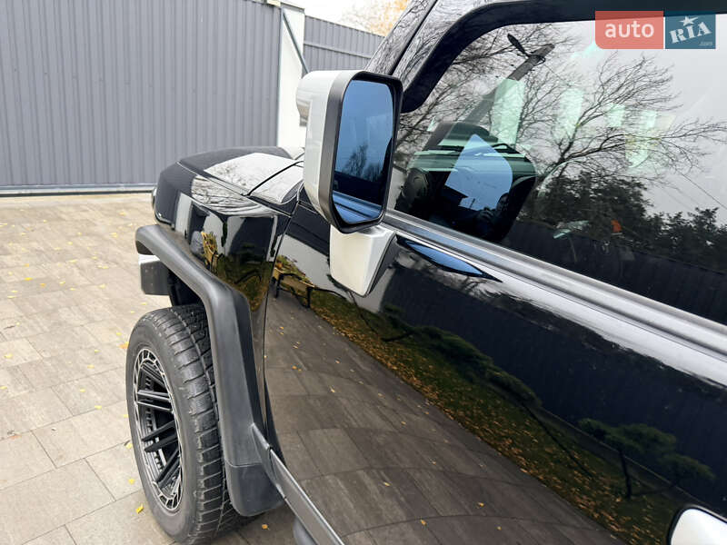 Внедорожник / Кроссовер Toyota FJ Cruiser 2014 в Обухове