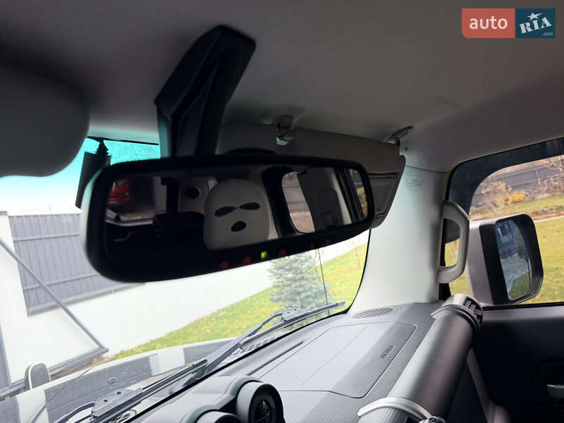 Внедорожник / Кроссовер Toyota FJ Cruiser 2014 в Обухове