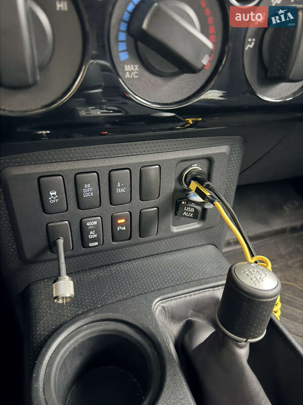 Внедорожник / Кроссовер Toyota FJ Cruiser 2014 в Обухове