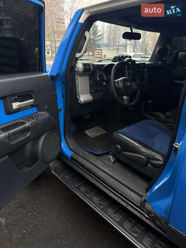 Внедорожник / Кроссовер Toyota FJ Cruiser 2006 в Полтаве фото 7 Внедорожник / Кроссовер Toyota FJ Cruiser 2006 в Полтаве