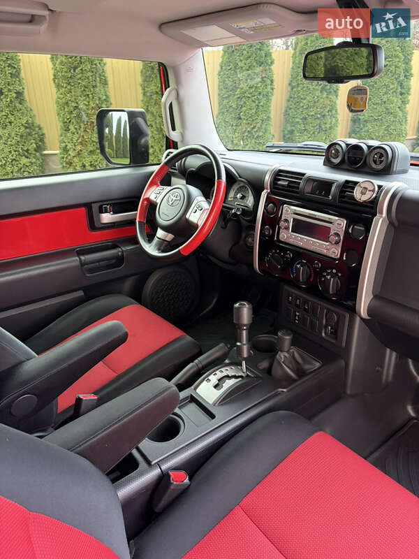 Позашляховик / Кросовер Toyota FJ Cruiser 2012 в Мукачевому фото 30 Позашляховик / Кросовер Toyota FJ Cruiser 2012 в Мукачевому