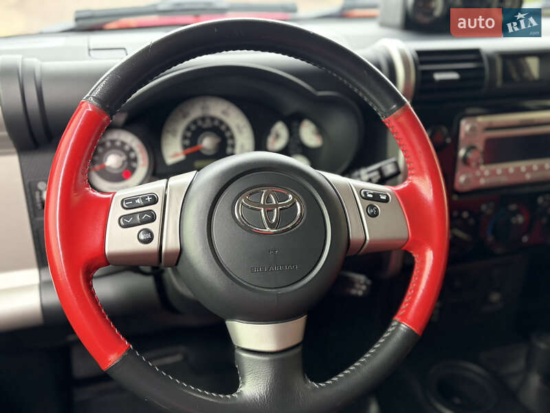 Позашляховик / Кросовер Toyota FJ Cruiser 2012 в Мукачевому фото 38 Позашляховик / Кросовер Toyota FJ Cruiser 2012 в Мукачевому