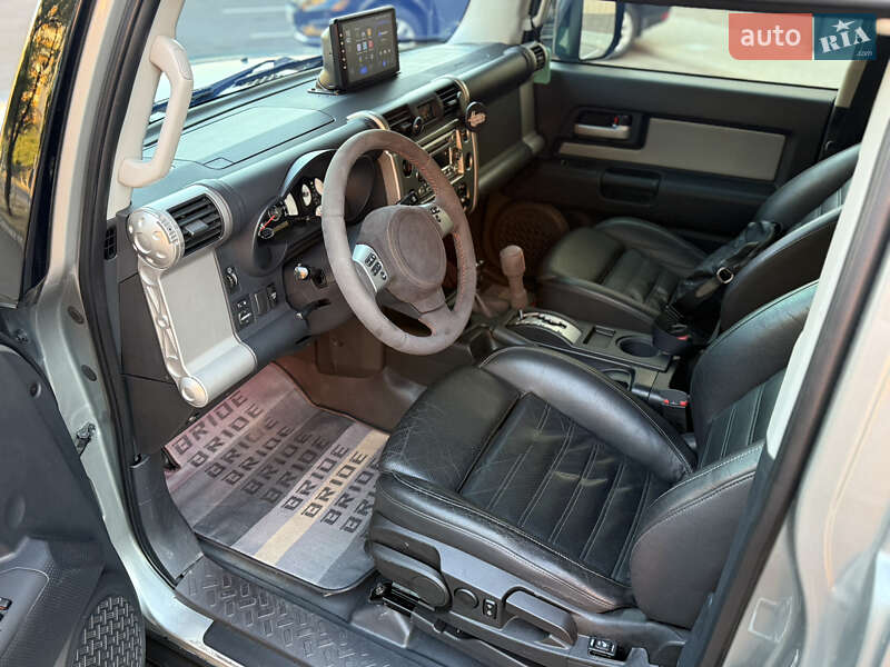 Внедорожник / Кроссовер Toyota FJ Cruiser 2012 в Одессе фото 15 Внедорожник / Кроссовер Toyota FJ Cruiser 2012 в Одессе