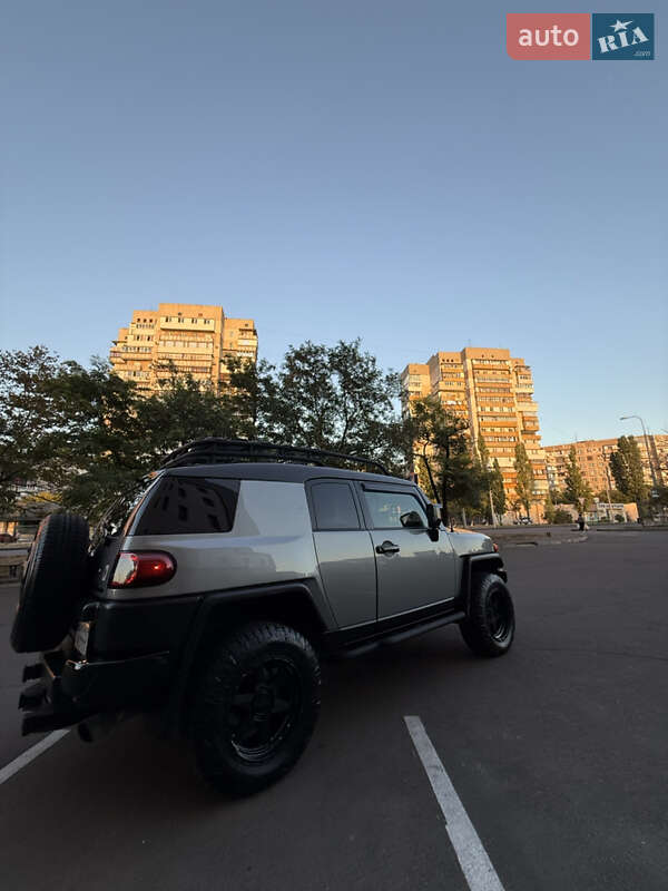 Внедорожник / Кроссовер Toyota FJ Cruiser 2012 в Одессе фото 33 Внедорожник / Кроссовер Toyota FJ Cruiser 2012 в Одессе