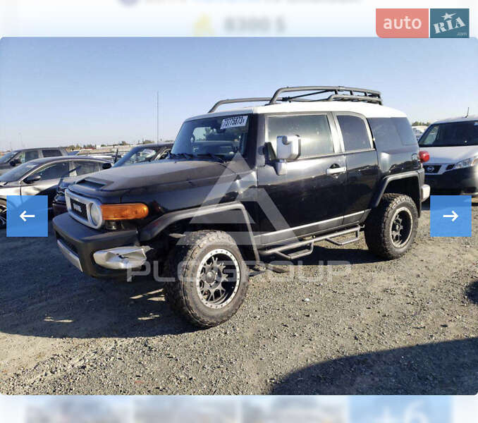 Внедорожник / Кроссовер Toyota FJ Cruiser 2014 в Обухове