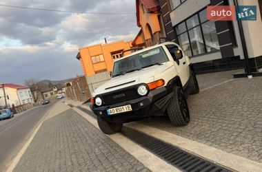 Внедорожник / Кроссовер Toyota FJ Cruiser 2014 в Тячеве