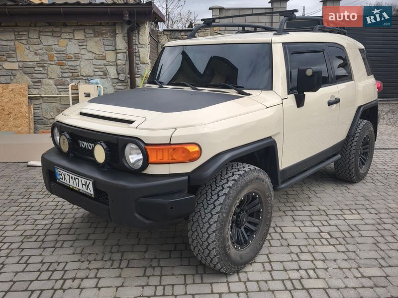Toyota FJ Cruiser 2011