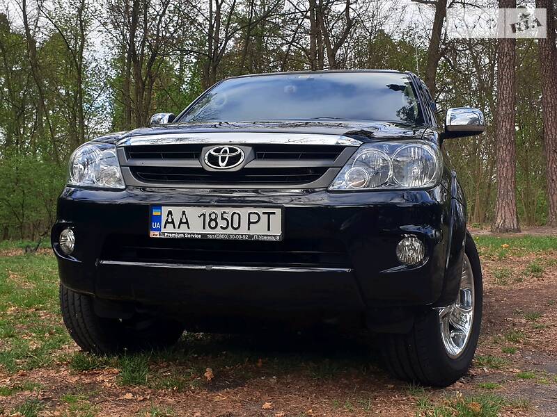 Позашляховик / Кросовер Toyota Fortuner 2007 в Києві