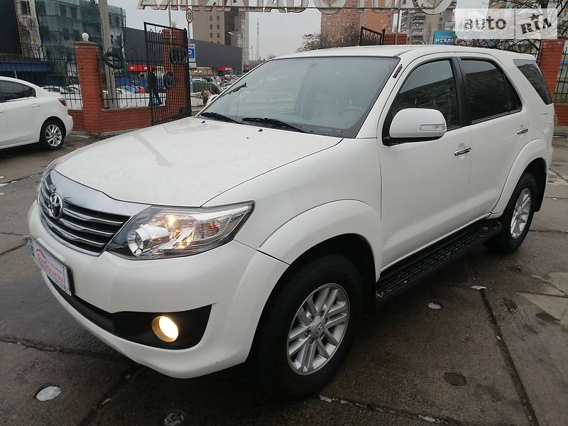 Позашляховик / Кросовер Toyota Fortuner 2013 в Одесі