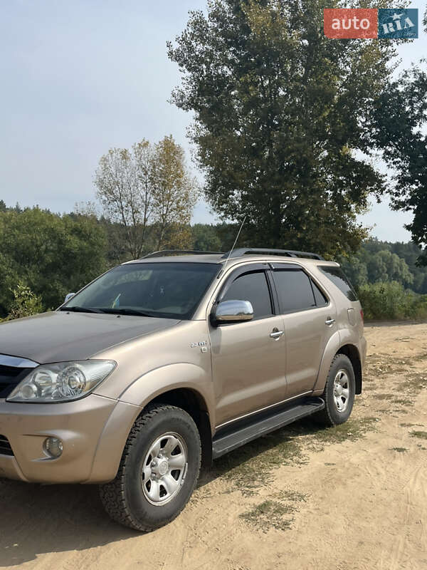 Внедорожник / Кроссовер Toyota Fortuner 2006 в Чернигове