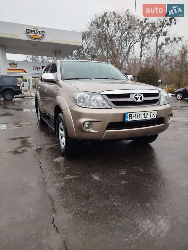 Позашляховик / Кросовер Toyota Fortuner 2007 в Охтирці