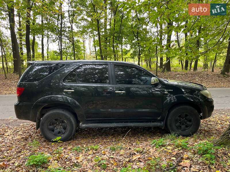 Позашляховик / Кросовер Toyota Fortuner 2006 в Києві