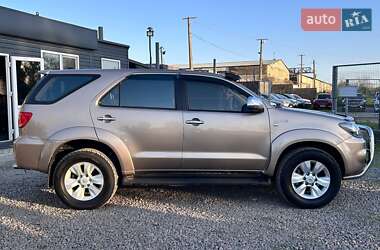 Внедорожник / Кроссовер Toyota Fortuner 2006 в 