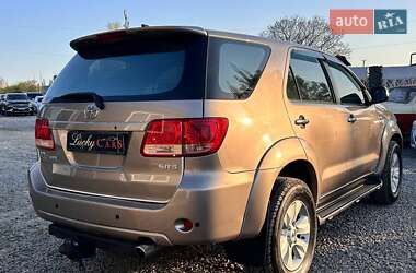 Внедорожник / Кроссовер Toyota Fortuner 2006 в 