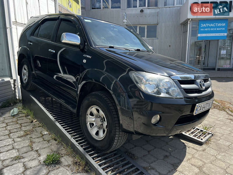 Позашляховик / Кросовер Toyota Fortuner 2007 в 