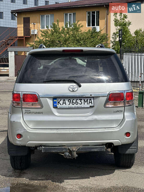 Позашляховик / Кросовер Toyota Fortuner 2007 в Києві