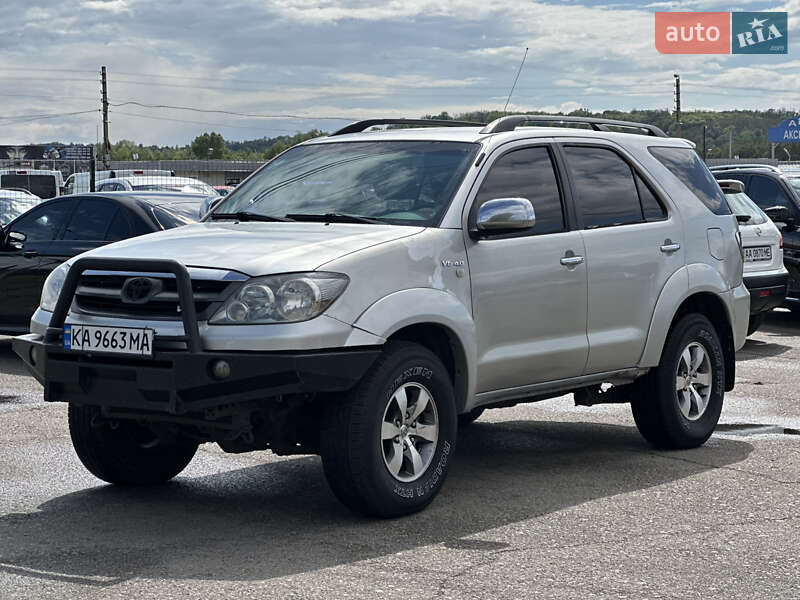 Позашляховик / Кросовер Toyota Fortuner 2007 в Києві