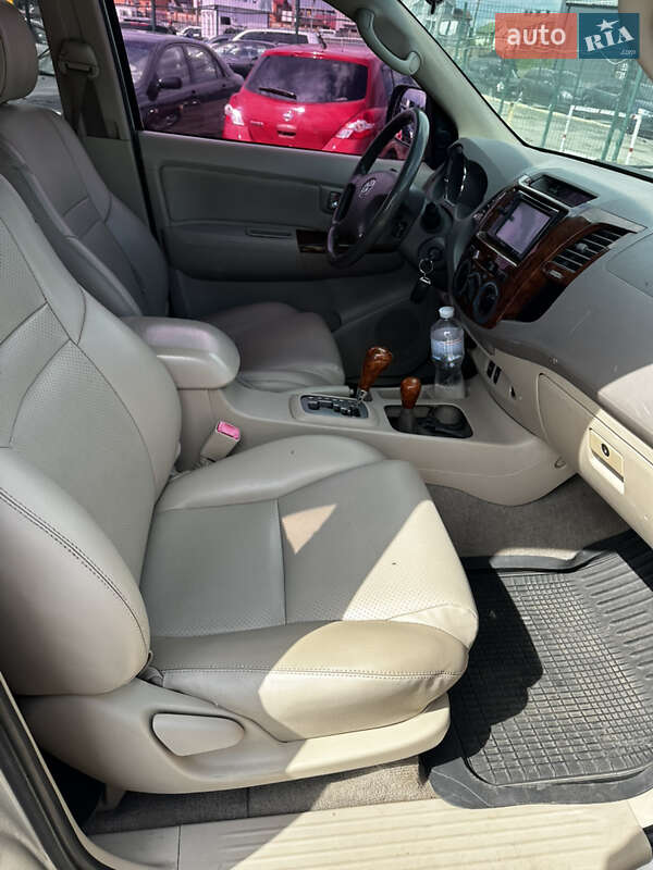 Позашляховик / Кросовер Toyota Fortuner 2007 в Києві