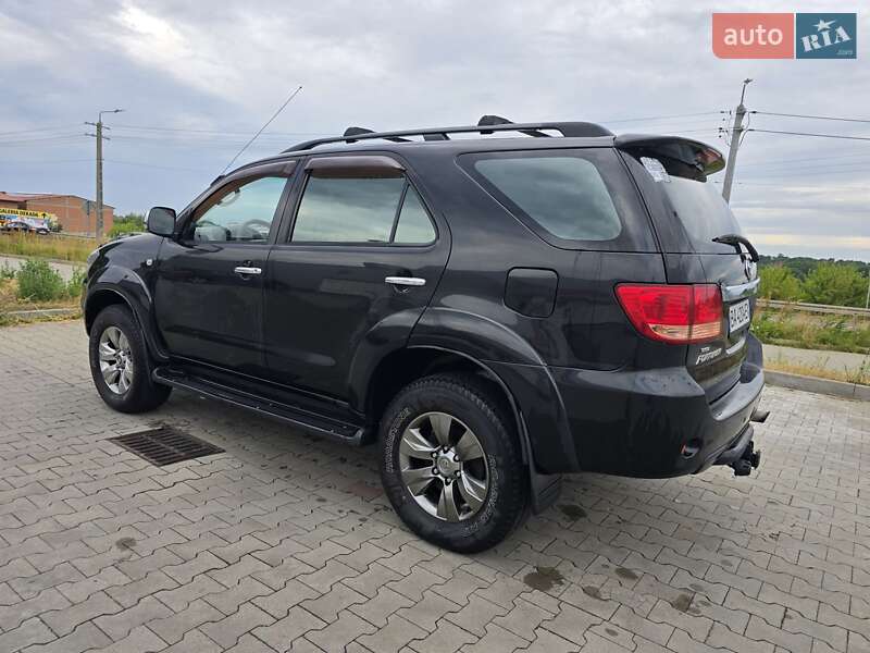 Позашляховик / Кросовер Toyota Fortuner 2006 в Києві