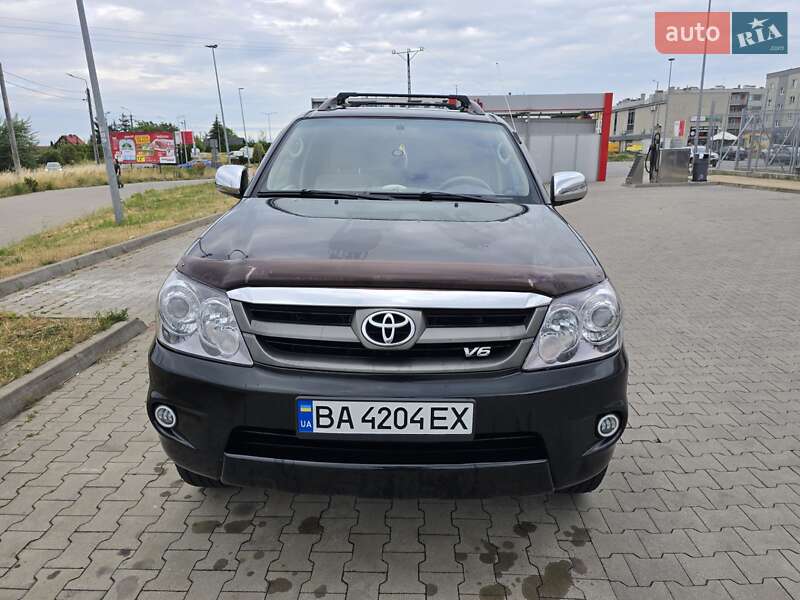 Позашляховик / Кросовер Toyota Fortuner 2006 в Києві