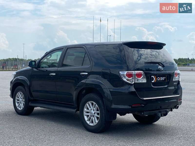 Позашляховик / Кросовер Toyota Fortuner 2013 в Львові