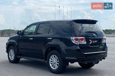 Позашляховик / Кросовер Toyota Fortuner 2013 в 