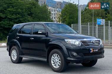 Позашляховик / Кросовер Toyota Fortuner 2013 в 
