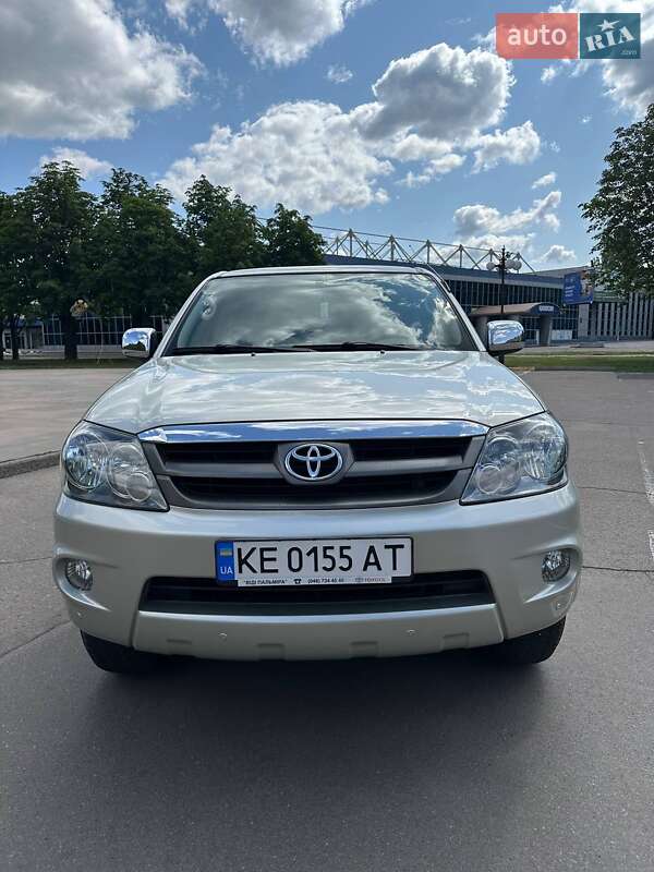 Позашляховик / Кросовер Toyota Fortuner 2008 в Кривому Розі