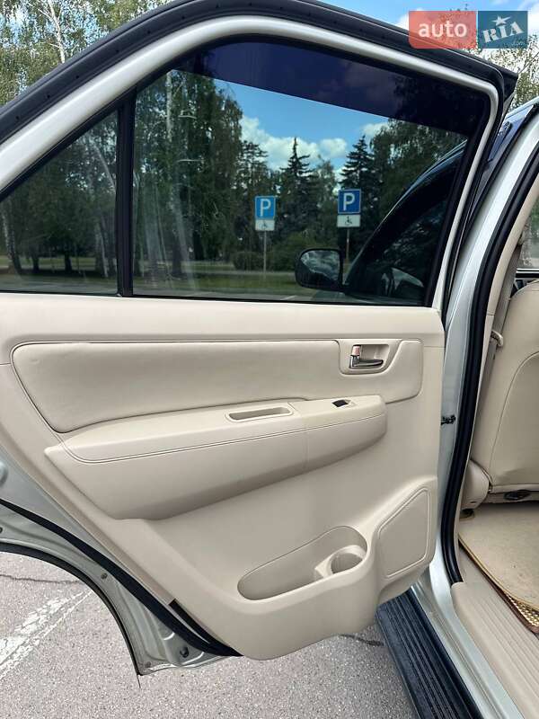 Позашляховик / Кросовер Toyota Fortuner 2008 в Кривому Розі