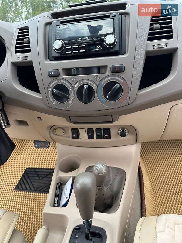 Позашляховик / Кросовер Toyota Fortuner 2008 в Кривому Розі