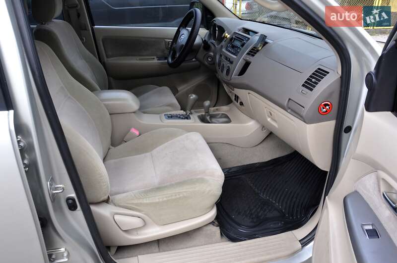 Внедорожник / Кроссовер Toyota Fortuner 2006 в Львове