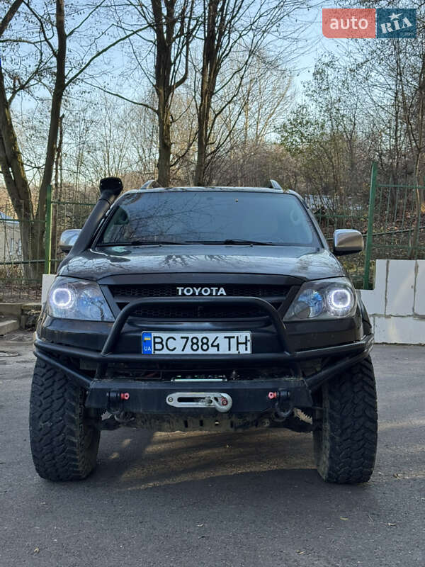 Позашляховик / Кросовер Toyota Fortuner 2006 в Львові