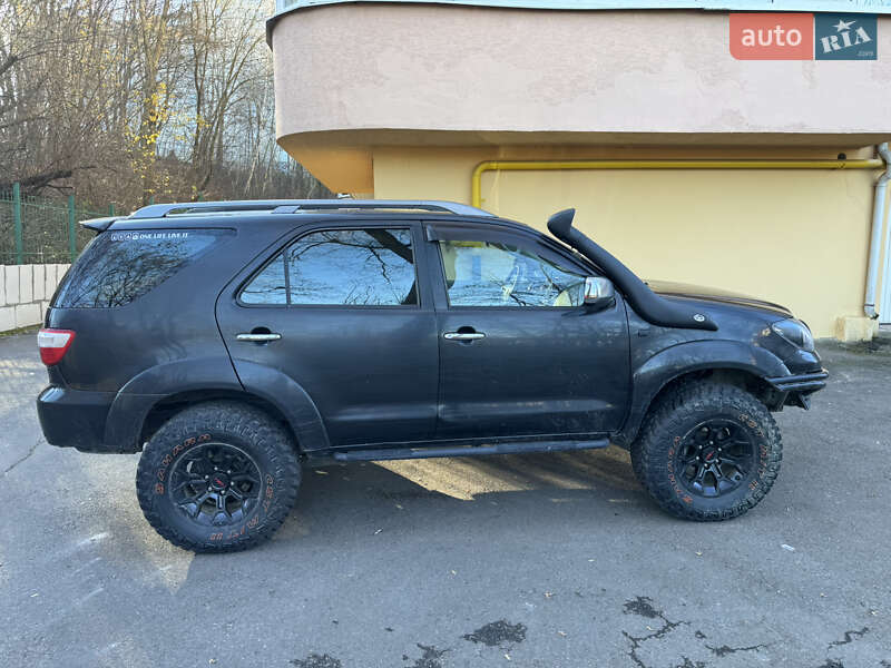 Позашляховик / Кросовер Toyota Fortuner 2006 в Львові