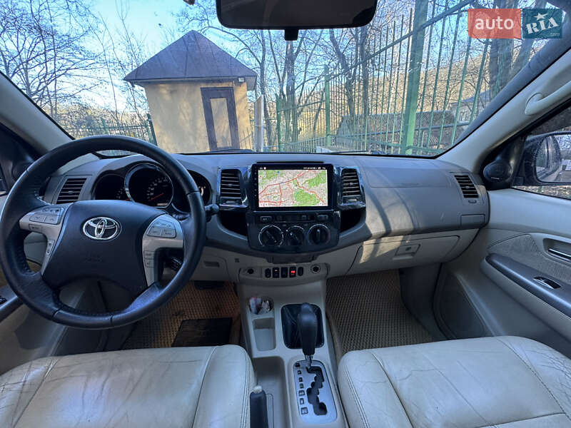 Позашляховик / Кросовер Toyota Fortuner 2006 в Львові