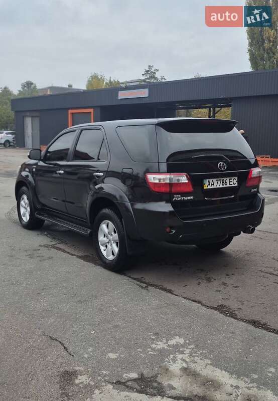 Внедорожник / Кроссовер Toyota Fortuner 2010 в Киеве