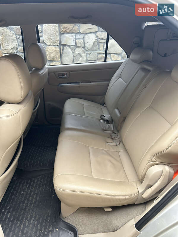 Позашляховик / Кросовер Toyota Fortuner 2006 в Стрию