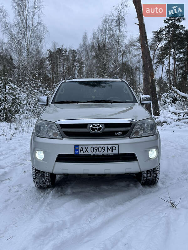 Внедорожник / Кроссовер Toyota Fortuner 2006 в Харькове фото 3 Внедорожник / Кроссовер Toyota Fortuner 2006 в Харькове