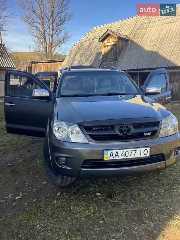 Toyota Fortuner 2008