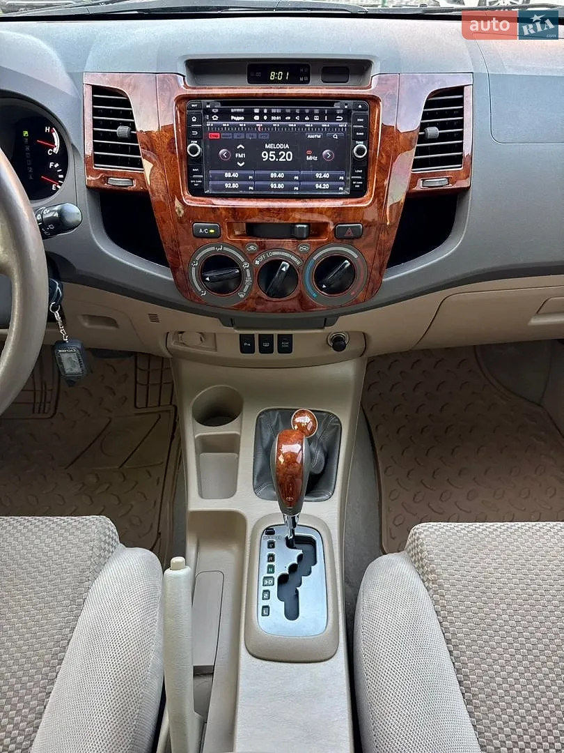 2010 Toyota Fortuner - мініатюра 18