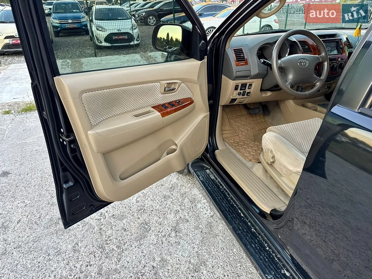 2010 Toyota Fortuner - мініатюра 31