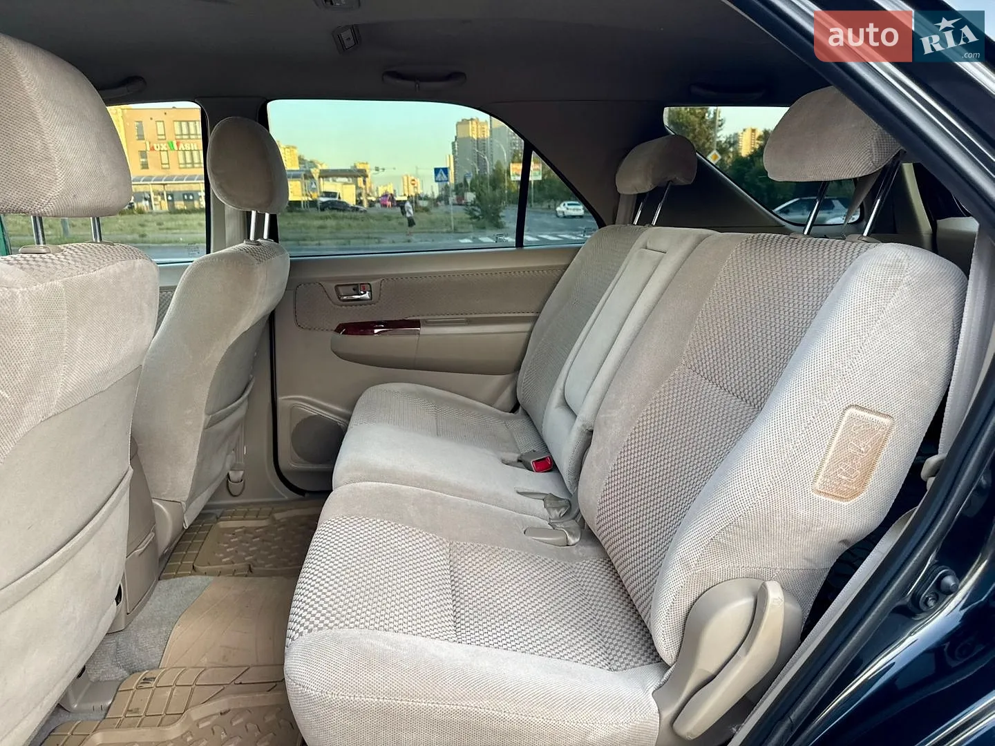 2010 Toyota Fortuner - мініатюра 41